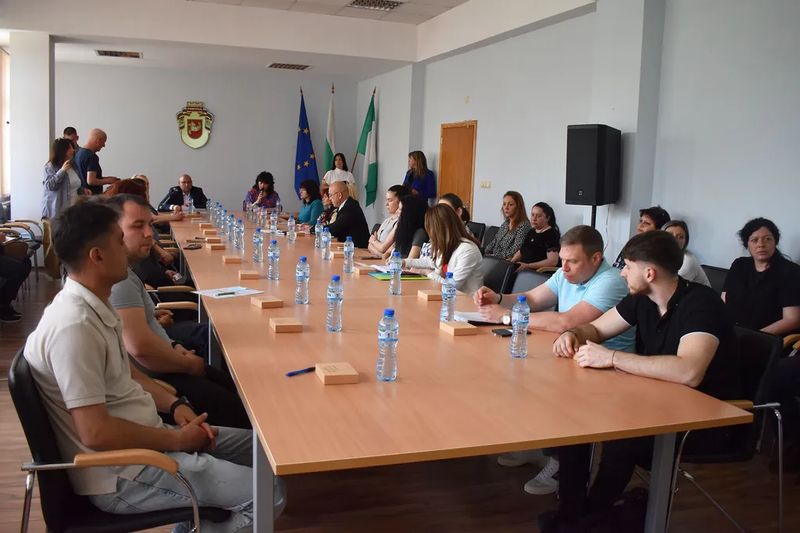 Местната администрация в Разград намалява с над 55% разходите за отопление на сградата на Общината Местната администрация в Разград намалява с над 55% разходите за отопление на сградата на Общината